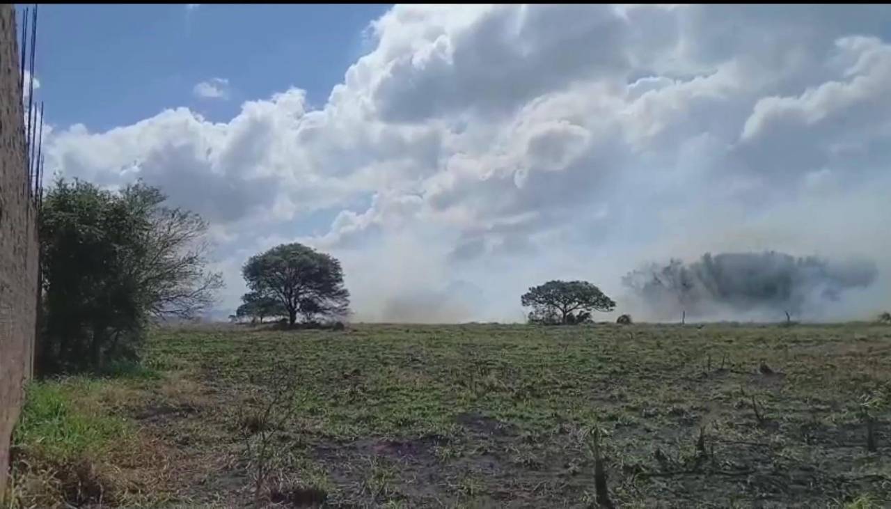 Alerta roja por fuertes vientos: Bomberos atendieron tres incendios en el distrito 7 de la capital cruceña