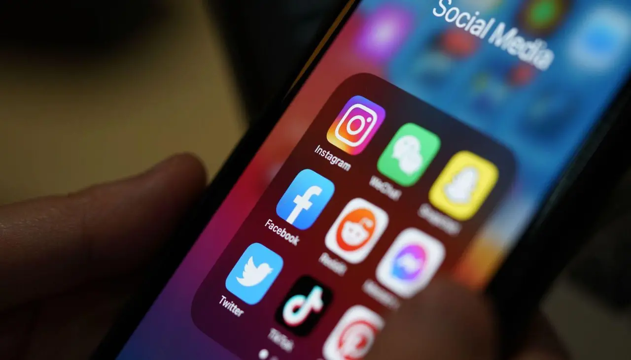 Australia: Redes sociales bloquearon 4,7 millones de cuentas de menores tras prohibición