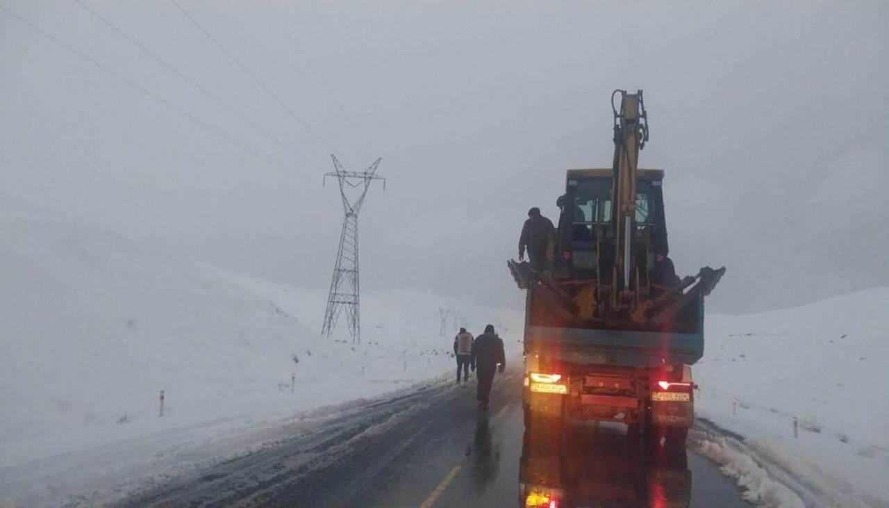 Debido a otra intensa nevada, vuelven a cerrar la Cumbre, en el camino a los Yungas de La Paz