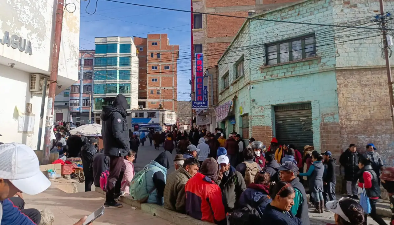 Diputada de Potosí pide militarizar Llallagua tras los hechos violentos entre bloqueadores y vecinos 