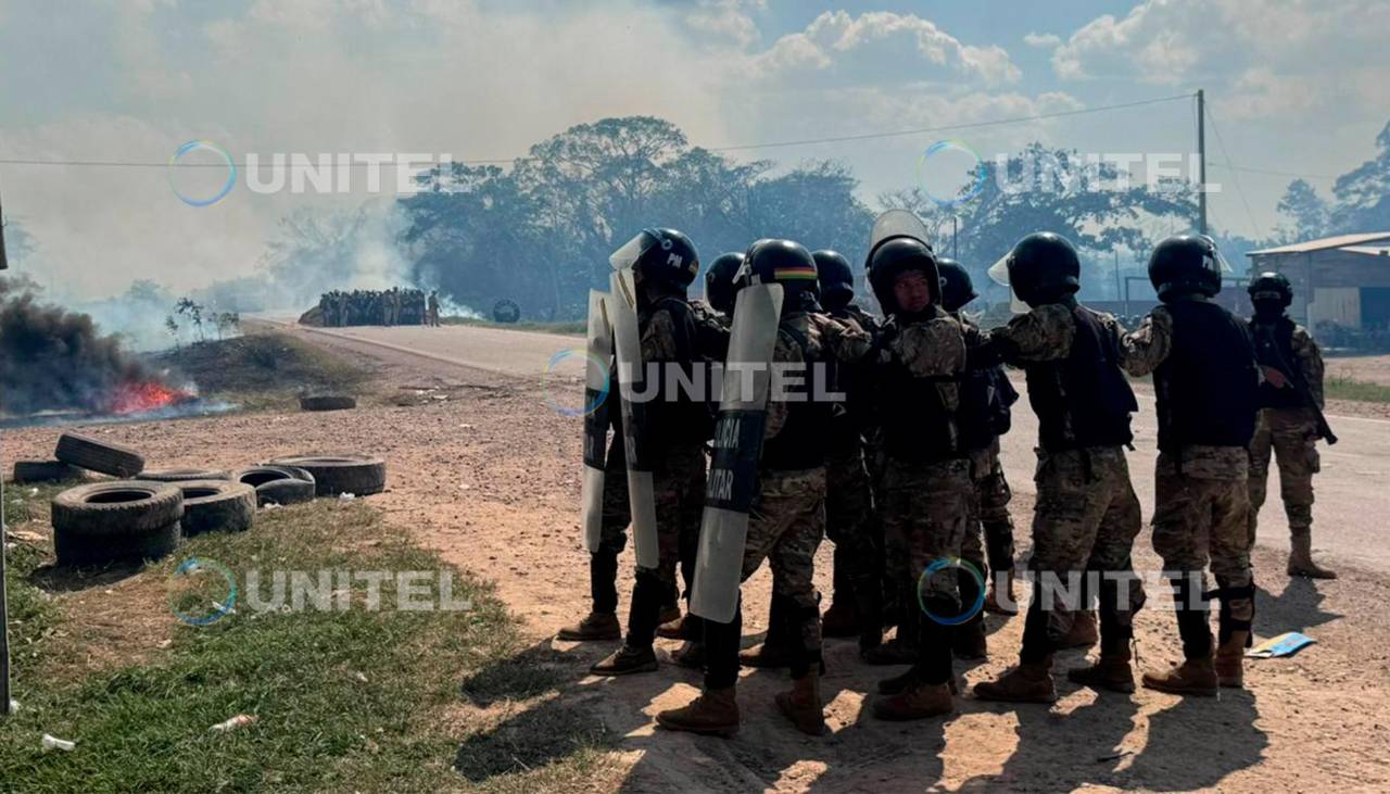 Tras gasificación, productores retoman bloqueo en el puente San Pablo, ruta Santa Cruz-Beni