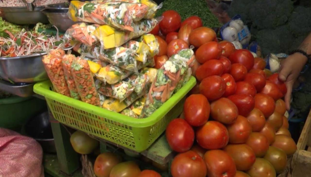 El precio de las verduras se incrementa en mercados del eje troncal y familias reducen sus compras 