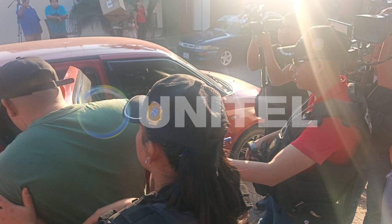 Aprehenden a dos personas tras el hallazgo de armas en una casa en Santa Cruz 