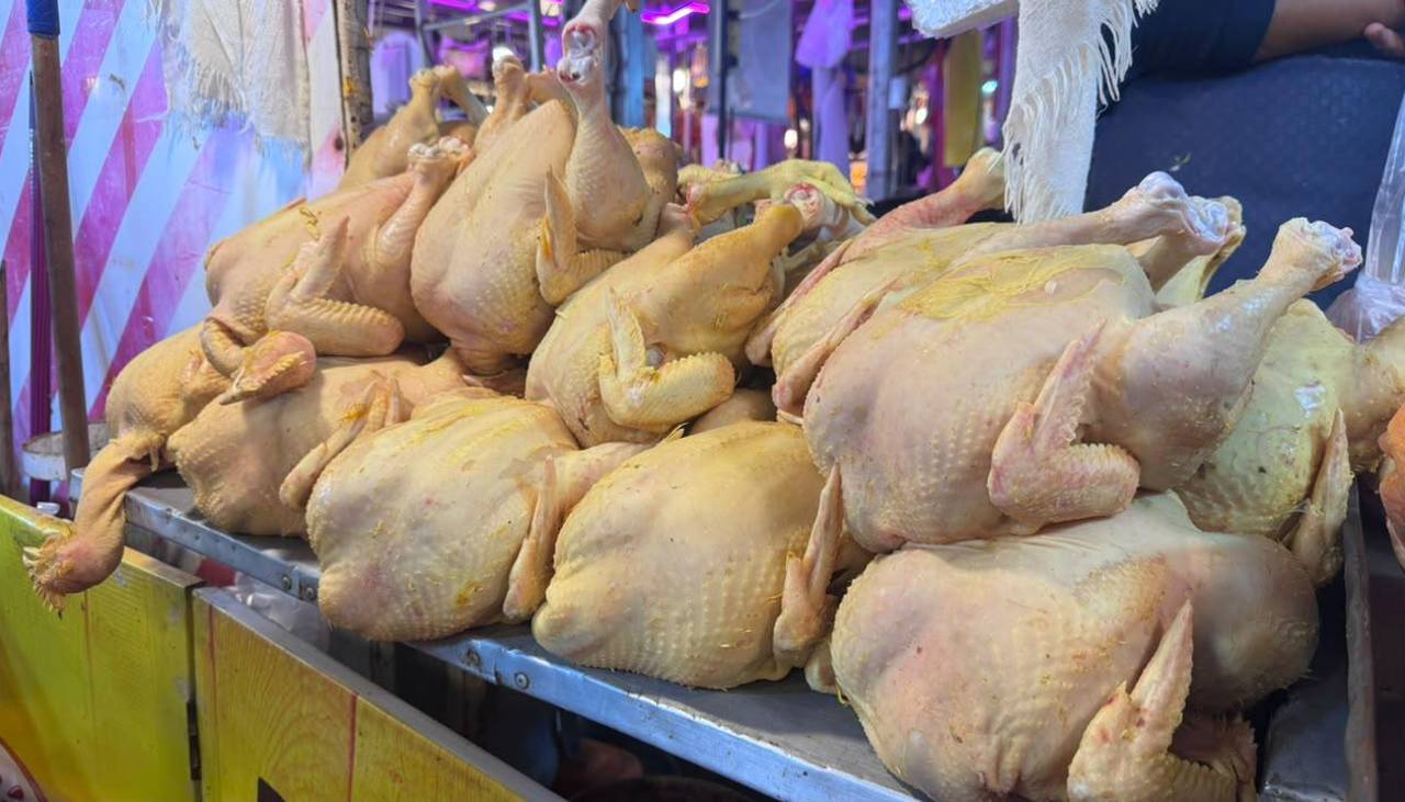 El precio del kilo de pollo vuelve a bajar y comerciantes aplican ofertas a mayor compra