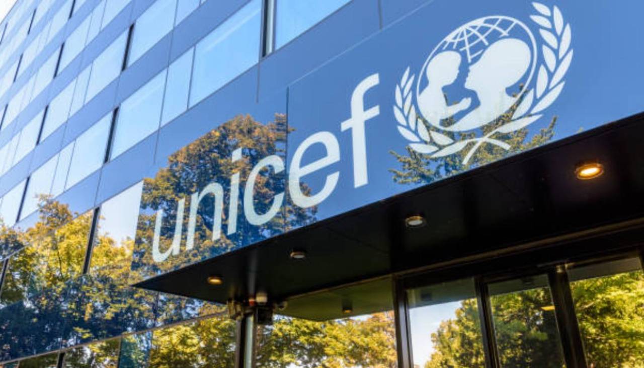Un millón de niños podrían morir de desnutrición en Afganistán, alerta Unicef