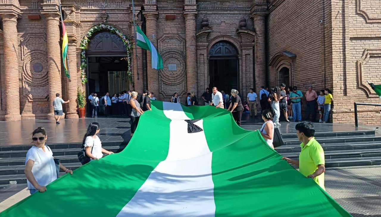 Santa Cruz despide a Percy Fernández: Cortejo fúnebre del exalcalde cruceño va rumbo al cementerio