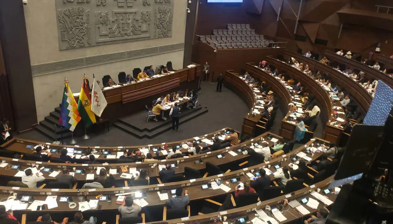 Vocales del TSE: Ninguna de dos las ternas con los postulantes lograron los dos tercios en primera votación