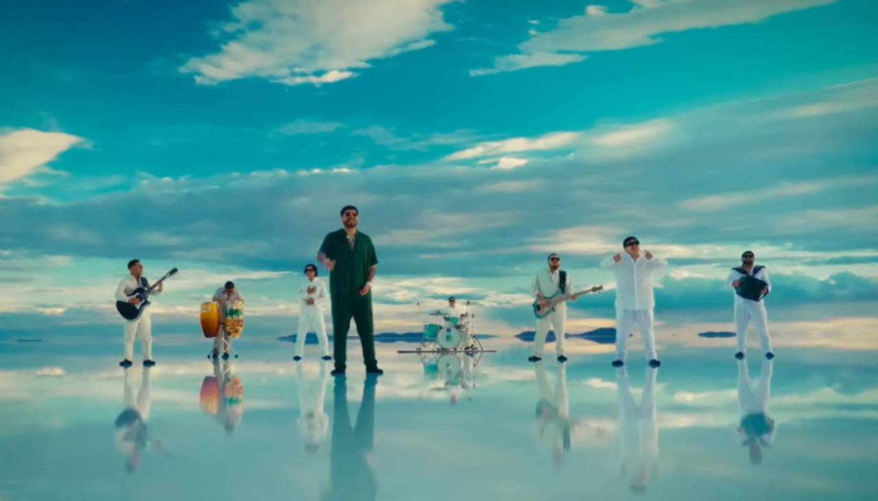 Grupo Firme llega al Salar de Uyuni para grabar ‘Vuelve’, su nuevo tema 