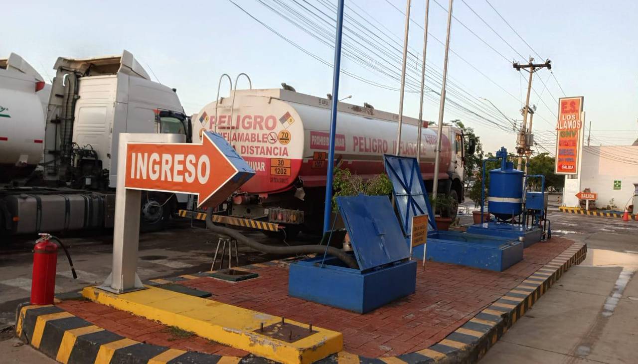 Los surtidores cierran hasta 400 horas por falta de combustible pues reciben 30% menos, denuncia Asosur