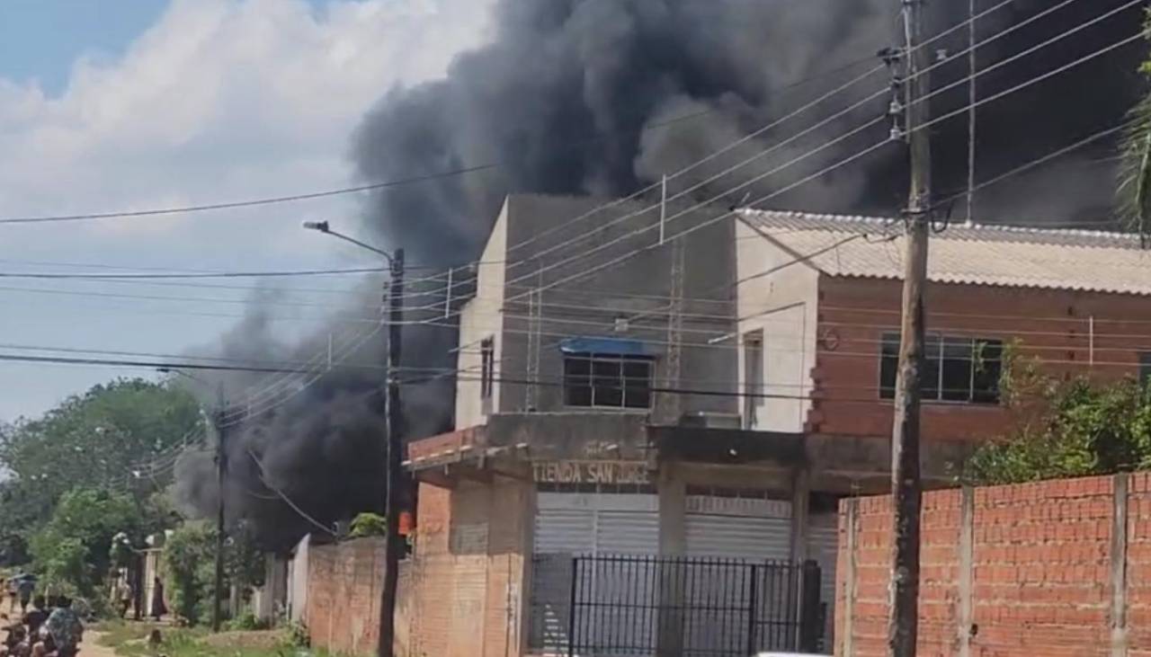 Vecinos reportan incendio en una vivienda en la zona del Plan Tres Mil 