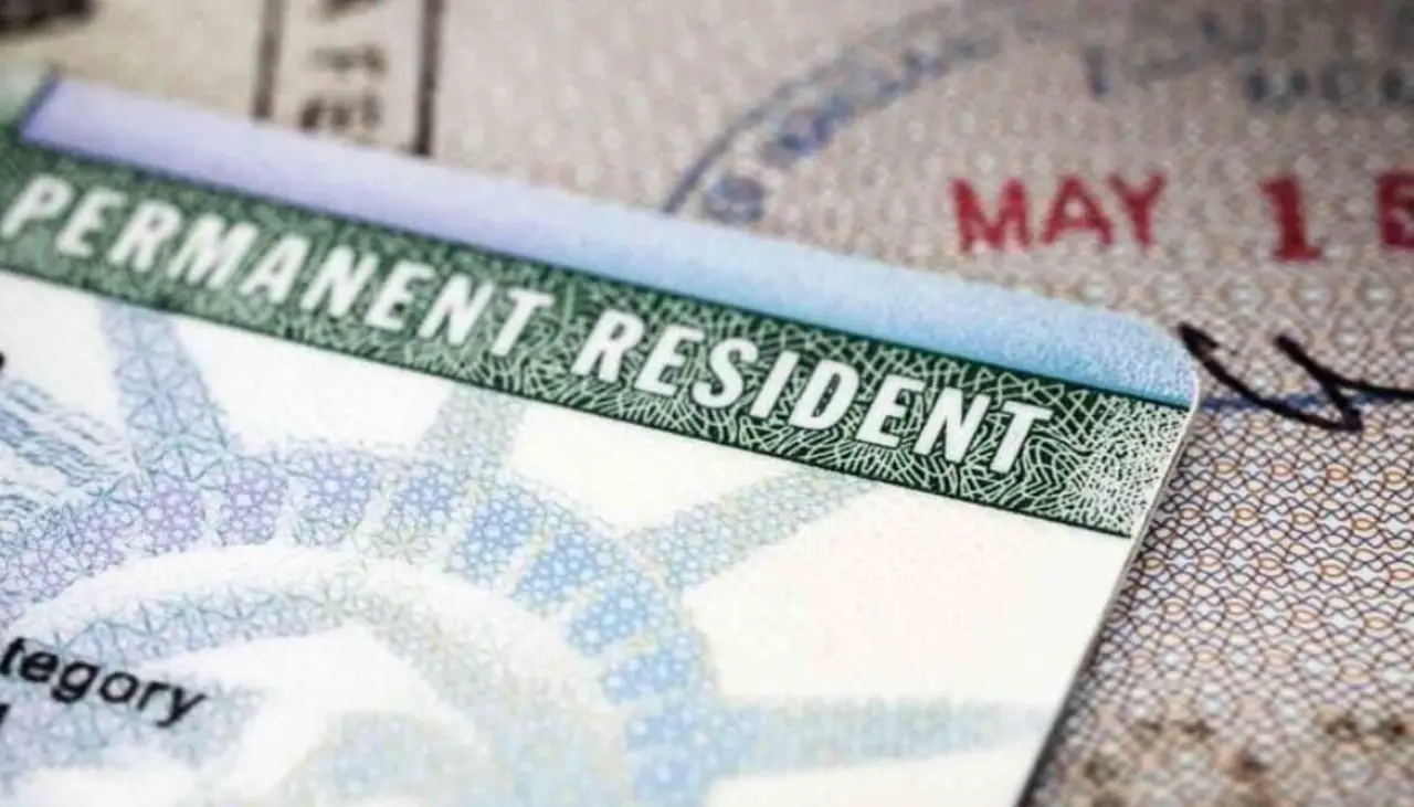 EEUU revisará las green cards de “todos” los migrantes de países de “preocupación”