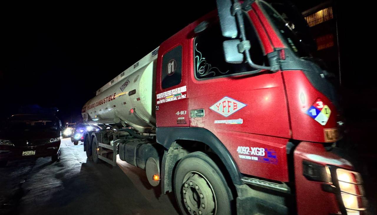 Choferes levantan bloqueo en Urujara y se habilita la carretera a los Yungas de La Paz