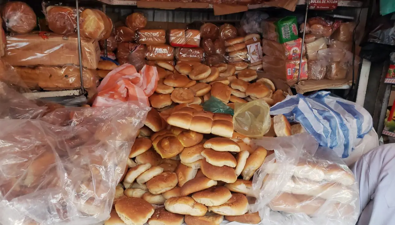 “No vamos a permitirlo”: Alcaldía de La Paz rechaza el incremento del precio del pan y anuncia controles 