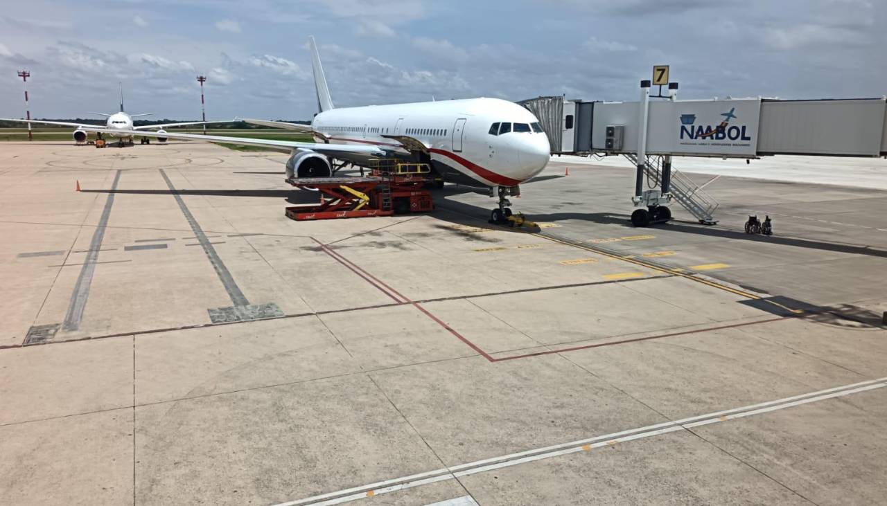 Ministro Zamora: Si no se incorporaba nuevo avión a BoA se tenía que reembolsar $us 1 millón a pasajeros