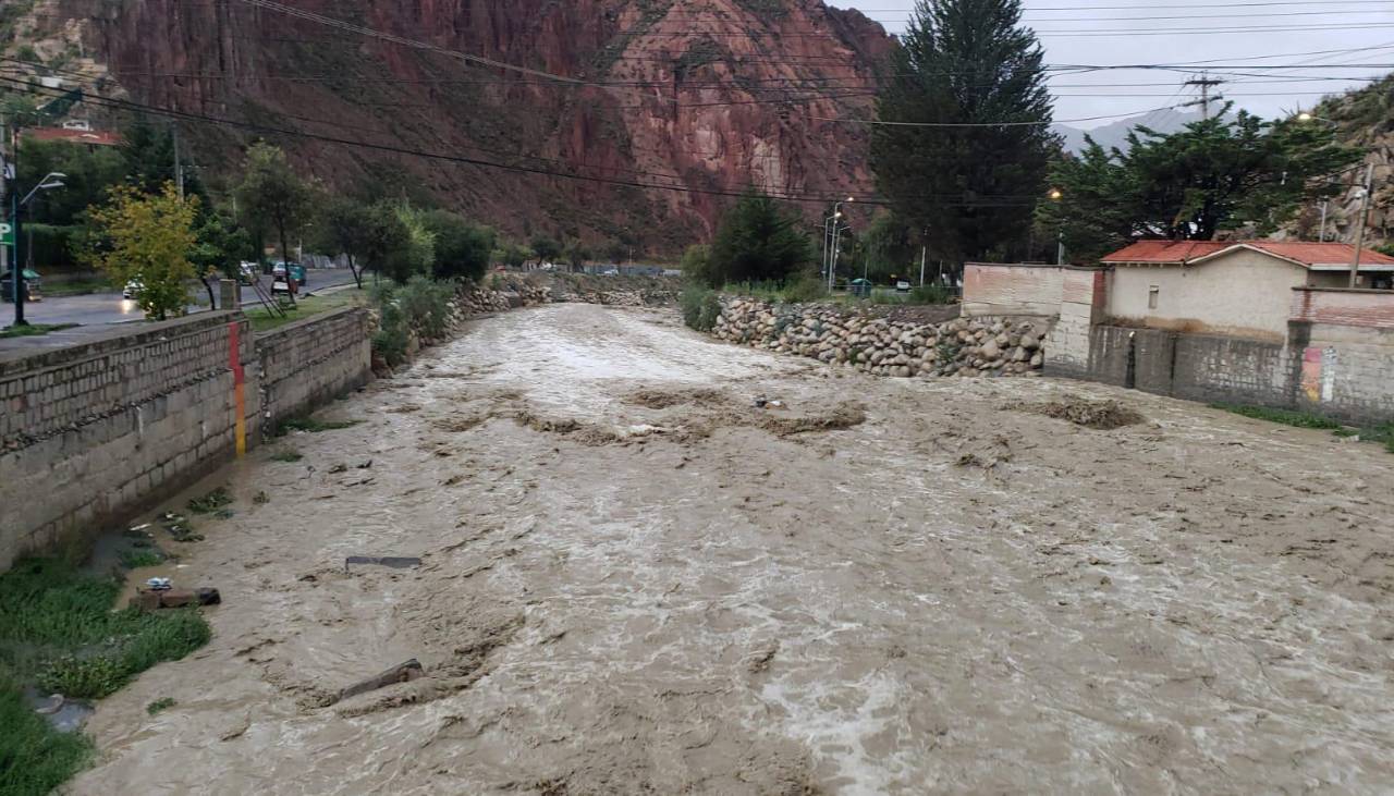 Intensas lluvias incrementan el nivel de tres ríos en La Paz; la Alcaldía mantiene vigilancia de los caudales