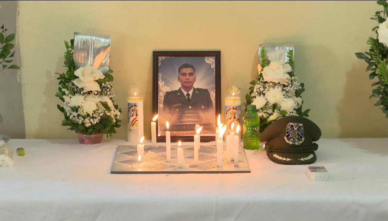 Familiares realizan velorio simbólico en memoria del subteniente que fue abatido en San Matías