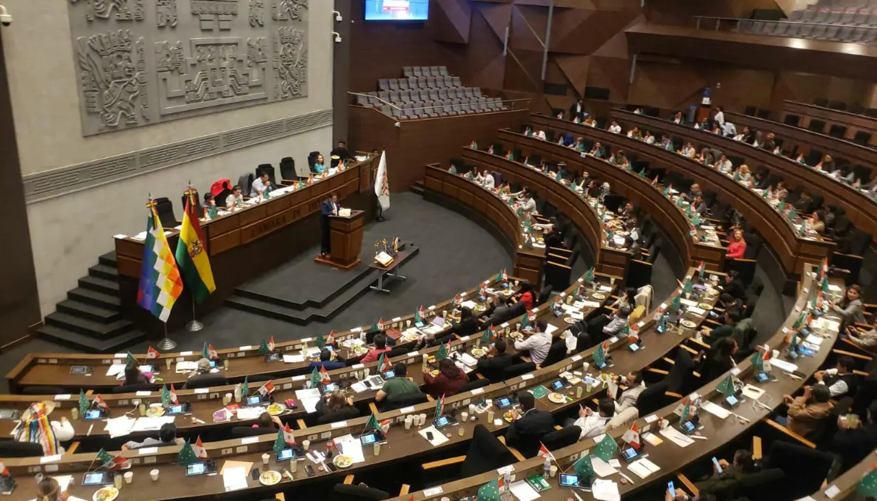Diputados: Ley de subnacionales no logra dispensación de trámite y activan cuarto intermedio para que comisión emita informe