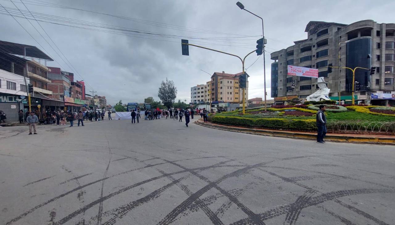 Comunarios del Sindicato Agrario levantan bloqueo en la carretera tras acordar reunión con el alcalde