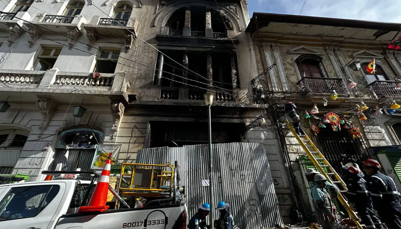 Demolerán parte de la casa patrimonial que ardió cerca de la Iglesia San Francisco
