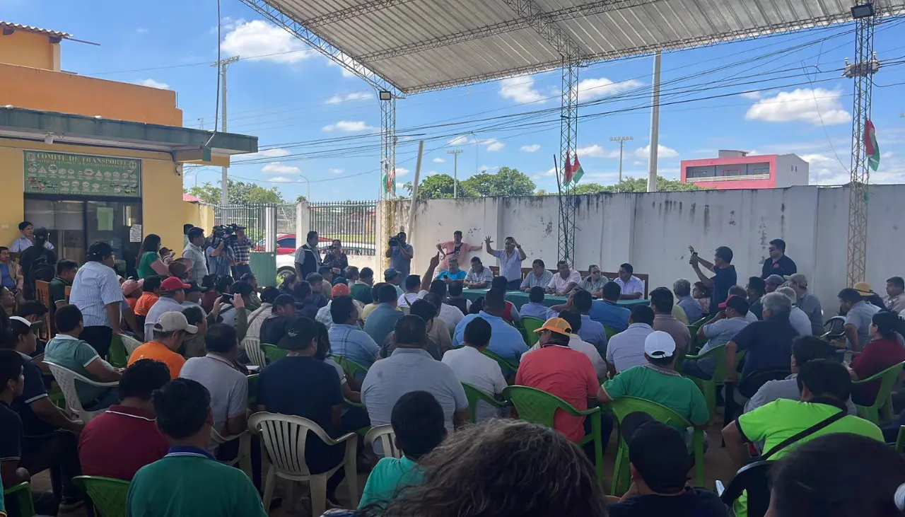 Transportistas de Fedectrans en Santa Cruz declaran paro indefinido en rechazo a la eliminación de la subvención