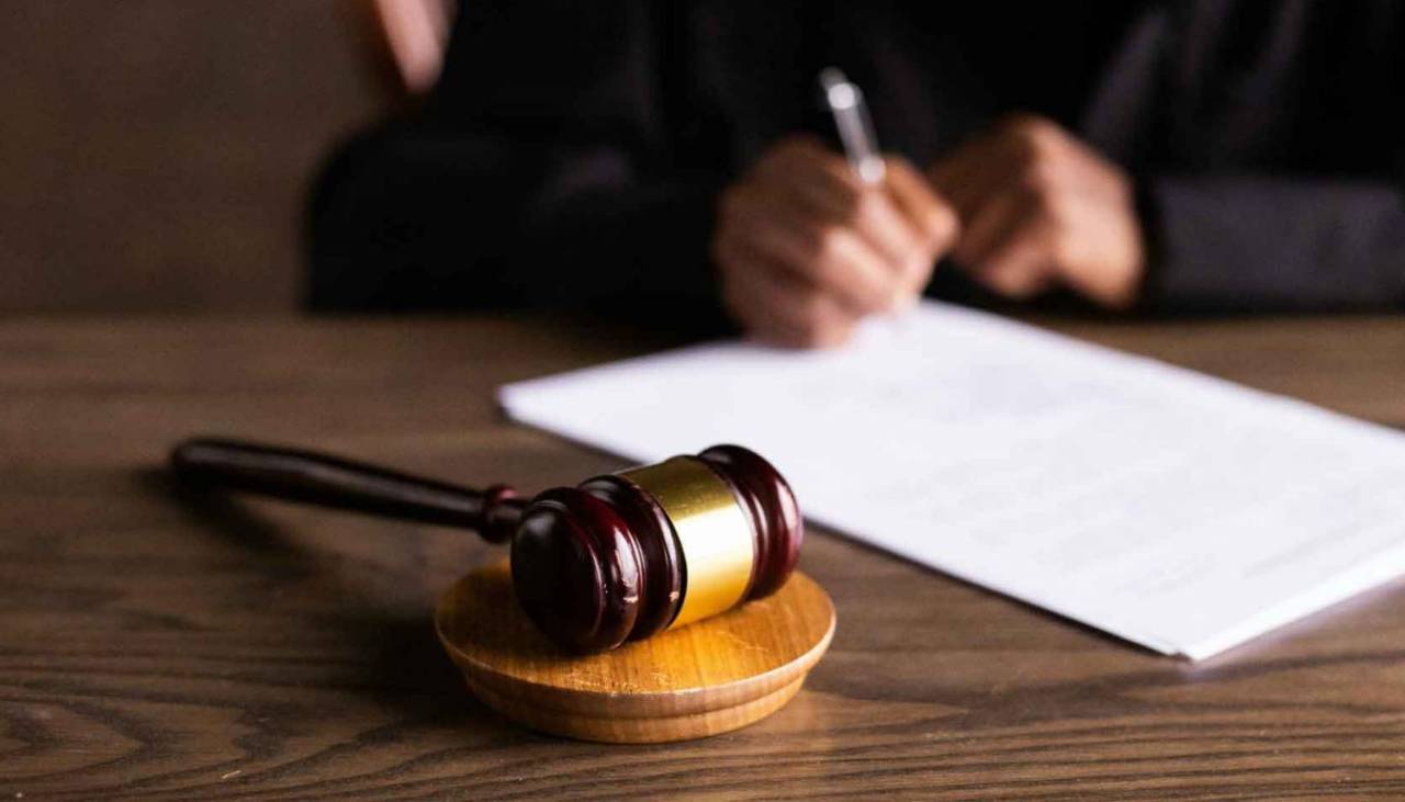 Justicia de Colombia ordena confiscar una casa del icónico portero Higuita vinculada a Pablo Escobar