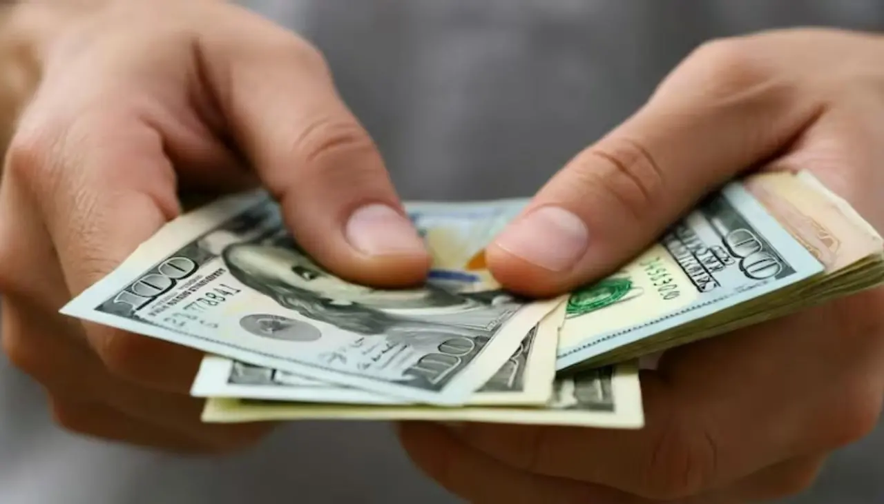 Trabajador recibió por error el sueldo de todos sus compañeros y se negó a devolverlo