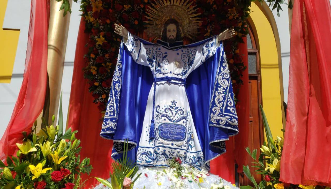 Menos turistas, fraternos y músicos: La crisis y los bloqueos también golpean a la festividad del Gran Poder