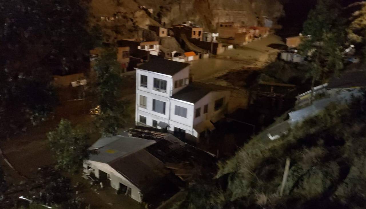 Otra lluvia alarma a la zona de emergencia en Bajo Llojeta y se inundan algunas viviendas; el operativo continúa 