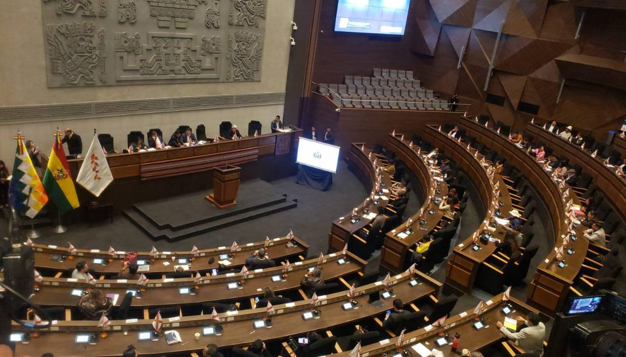 El Legislativo instala sesión para interpelar al ministro Oviedo por el caso maletas