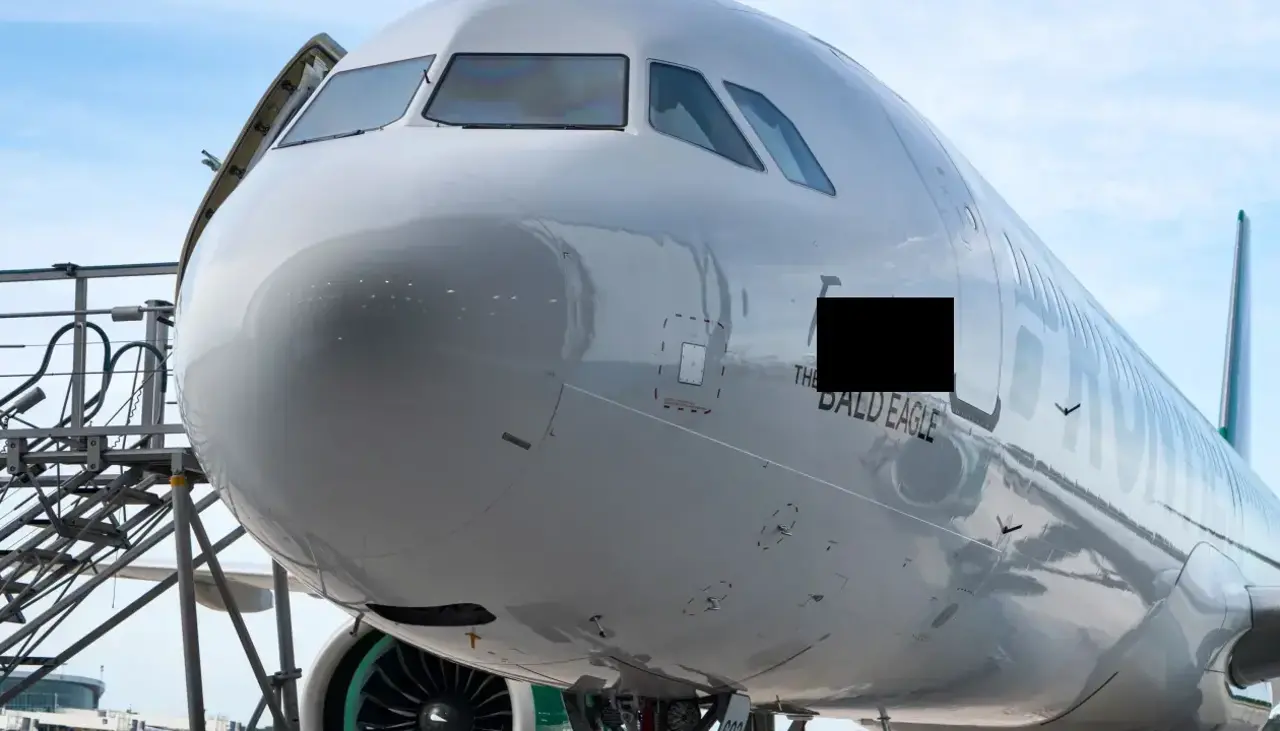 Un avión atropella y mata a una persona que entró sin permiso a pista aérea en Denver