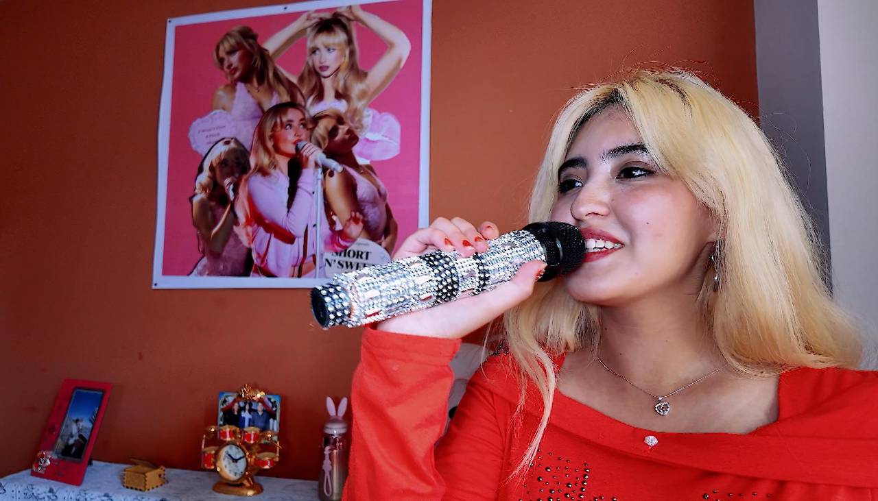 “Ser Sabrina Carpenter no es solo una imitación, es un sueño hecho realidad”, expresó la imitadora de la artista