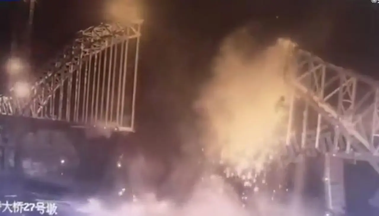 Video: Así cedió el puente Jianzha en China en el que murieron 12 personas