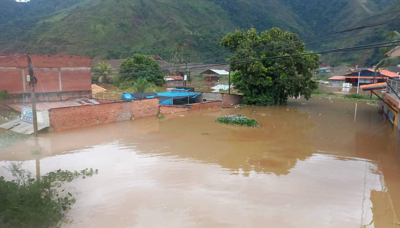 Tipuani, otra vez bajo el agua, se declara en emergencia; unas 250 familias están afectadas y claman por ayuda