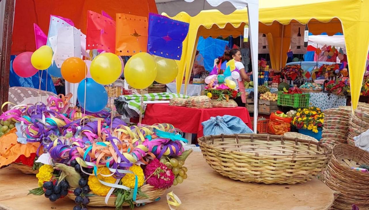 Jueves de Compadres, una celebración cargada de amistad y tradición; en Tarija se organiza una entrada folclórica