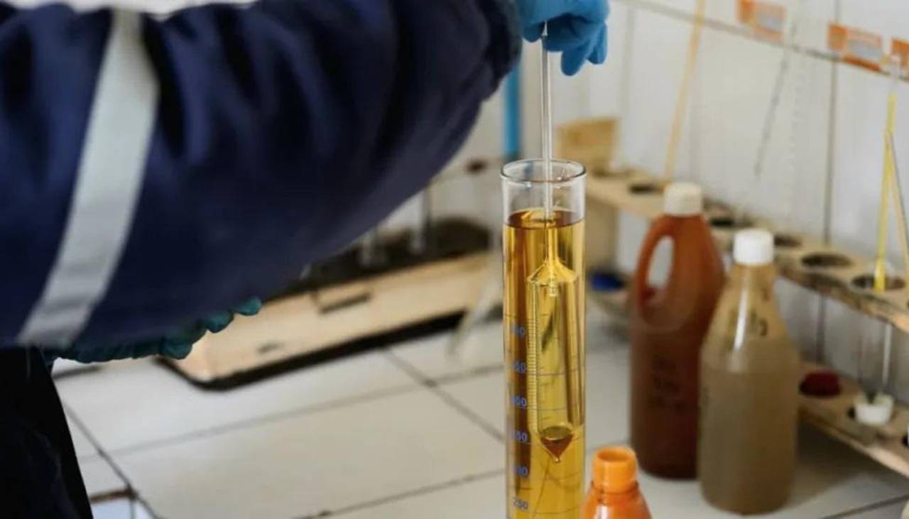 YPFB ratifica la calidad de la gasolina y propone trabajo conjunto con la UMSA
