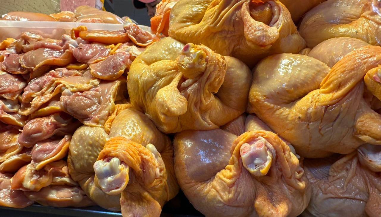 ¿Subió el precio del kilo de pollo en La Paz? Esto dicen los comerciantes de dos mercados