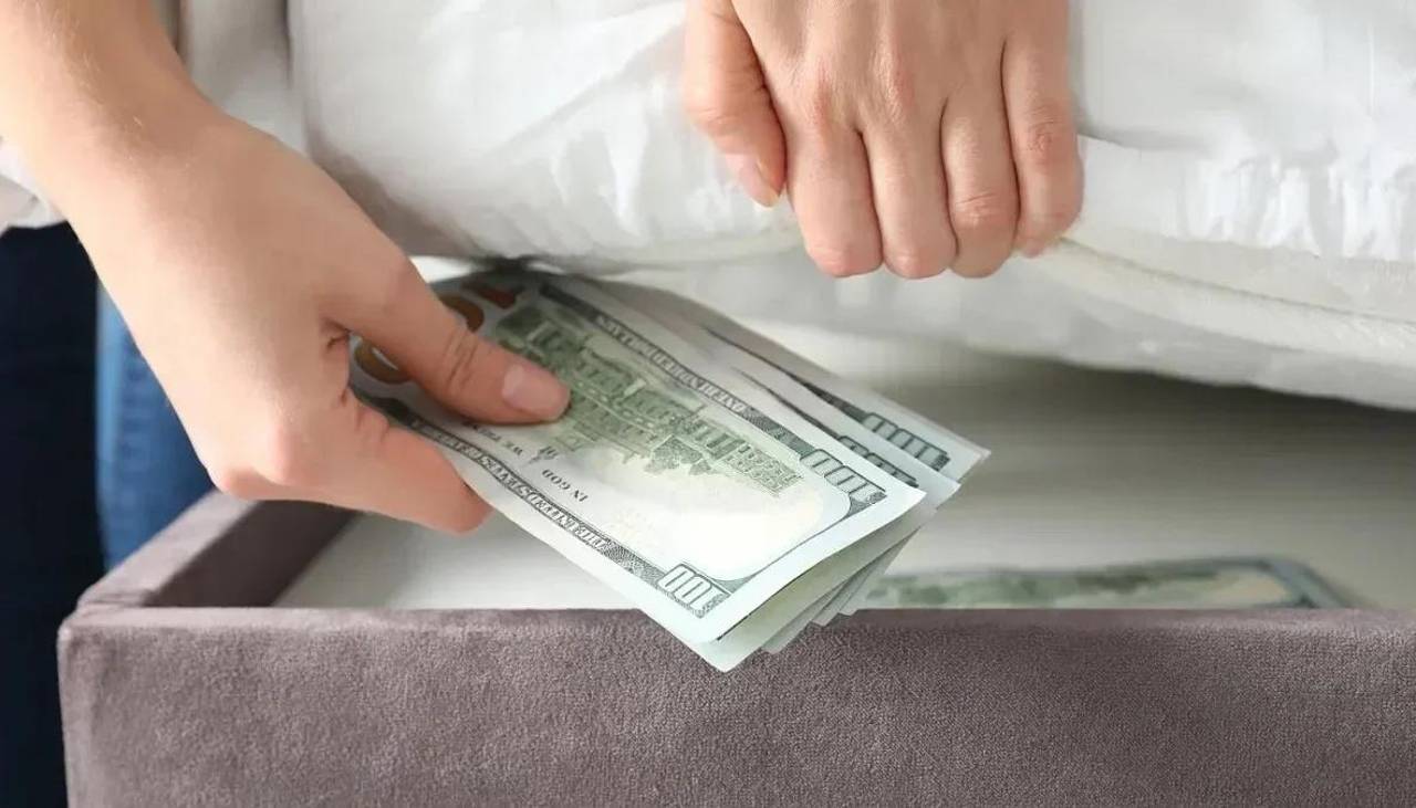 Tras ganarse su confianza, roban más de $us 42.000 y Bs 57.000 de los ahorros de adultos mayores