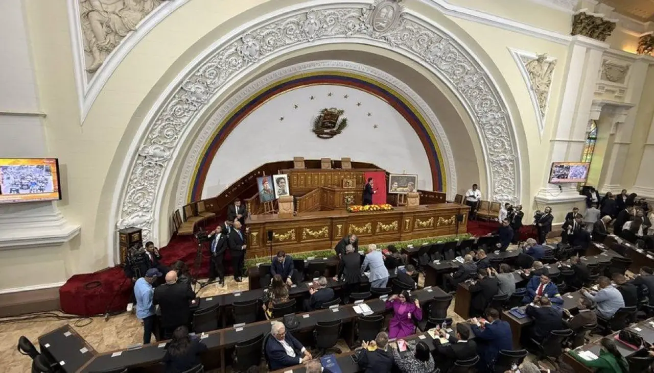 Parlamento de Venezuela inicia sesión en la que se prevé que juramente Delcy Rodríguez como presidenta