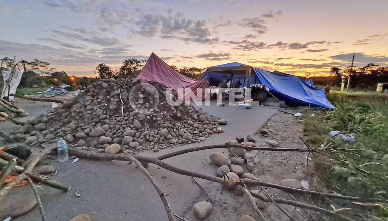 Bloqueo en la ruta nueva Cochabamba – Santa Cruz se mantiene pese al Estado de excepción