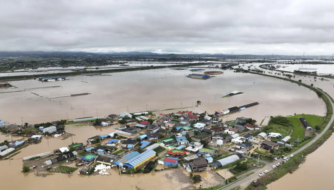 Ascienden a 17 los muertos y más de 13.000 los evacuados por las lluvias en Corea del Sur