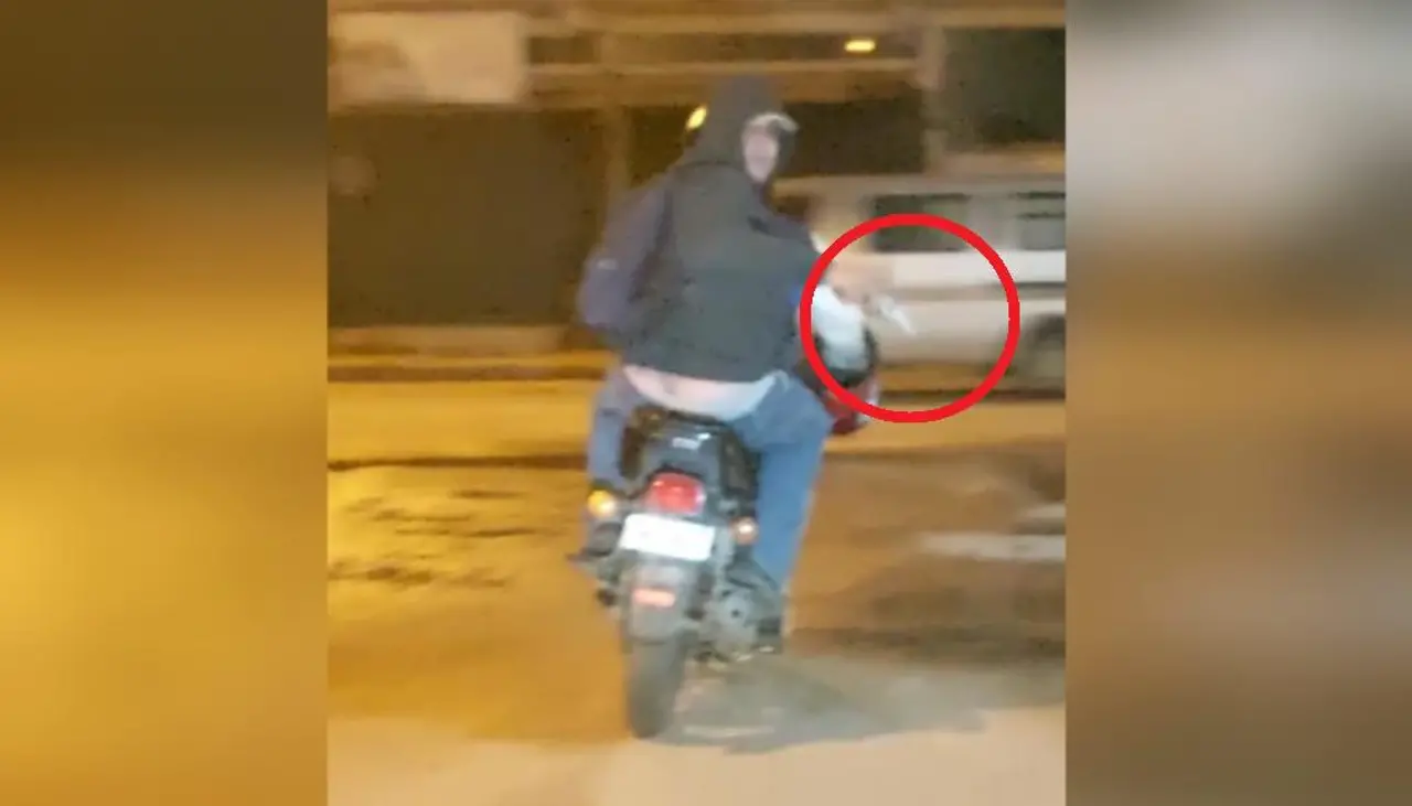 Video: Delincuentes atracan y disparan contra un vehículo que los perseguía