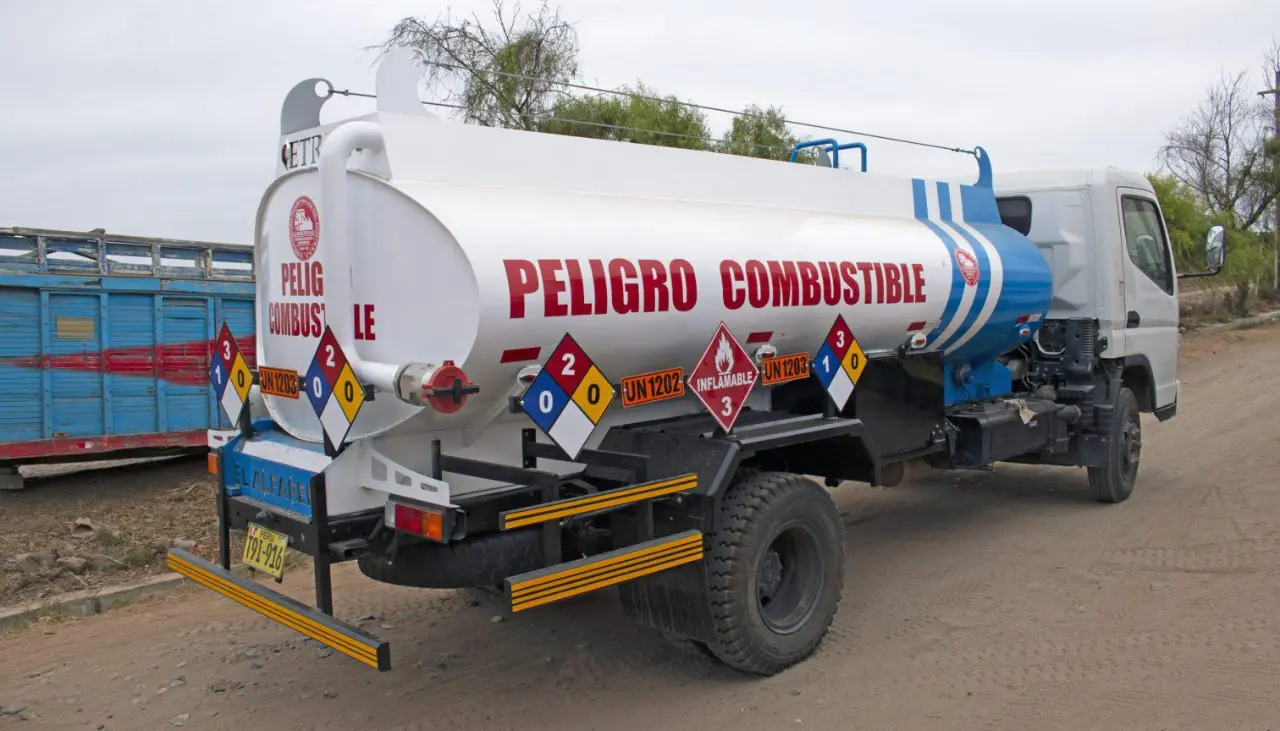 Rodrigo Paz denuncia red de contrabando de combustibles en El Alto