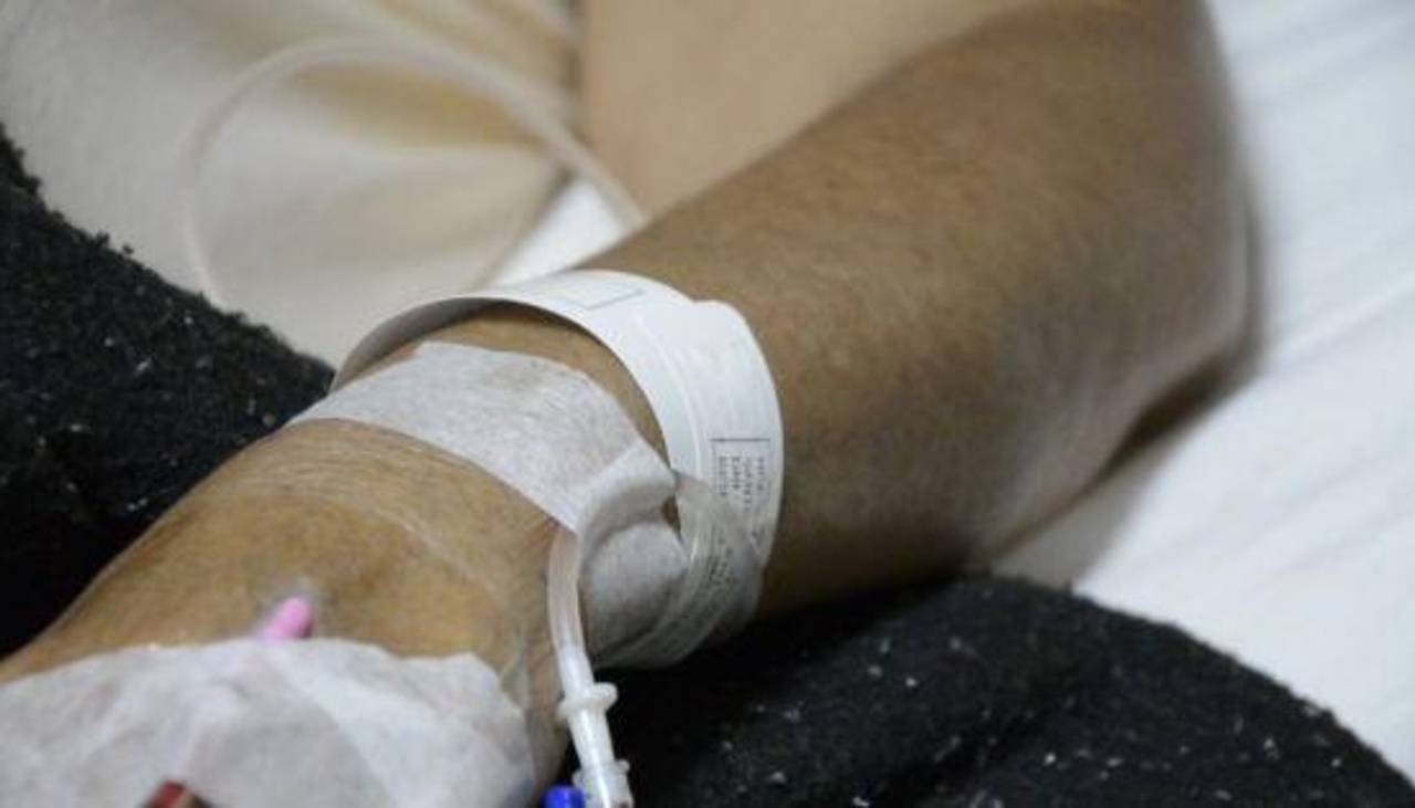 El joven con un cuchillo clavado en la cabeza estudia enfermería y su familia pide justicia