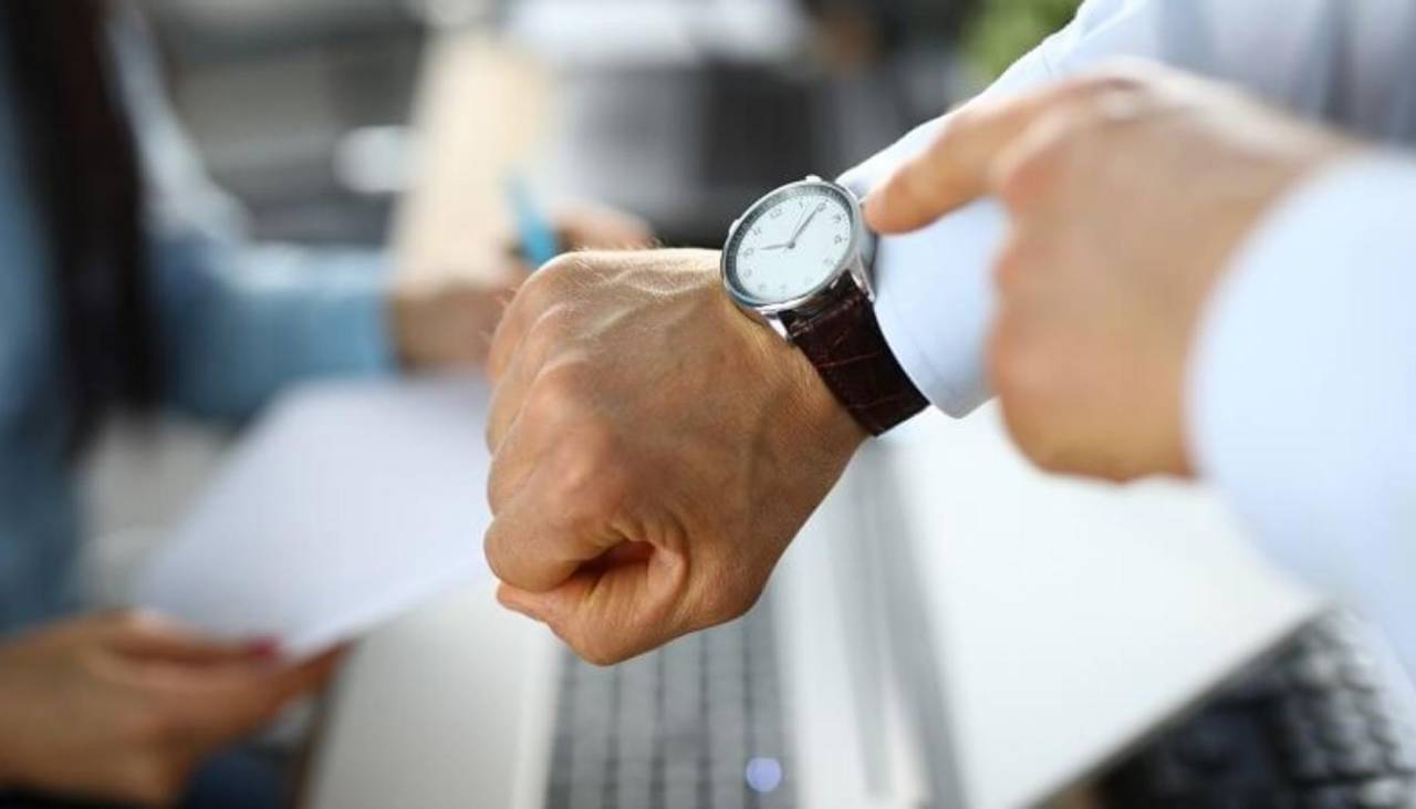 ¿Por qué hay personas que siempre llegan tarde? Un experto lo explica