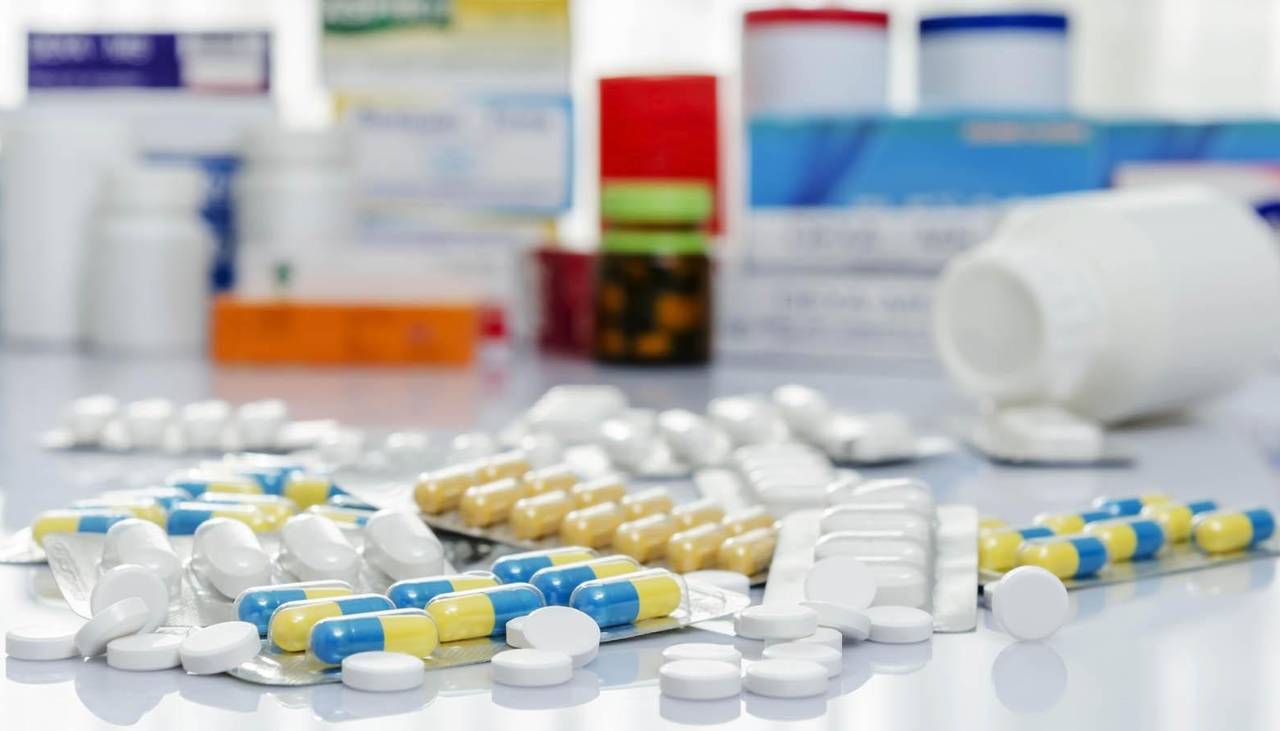 Farmacéuticos afirman que hay menor stock de medicamentos y el precio ha subido hasta un 30%
