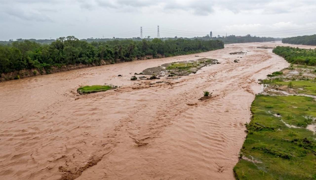 Alerta naranja en Santa Cruz por fuertes vientos y hay riesgo de desborde de ríos en cinco departamentos