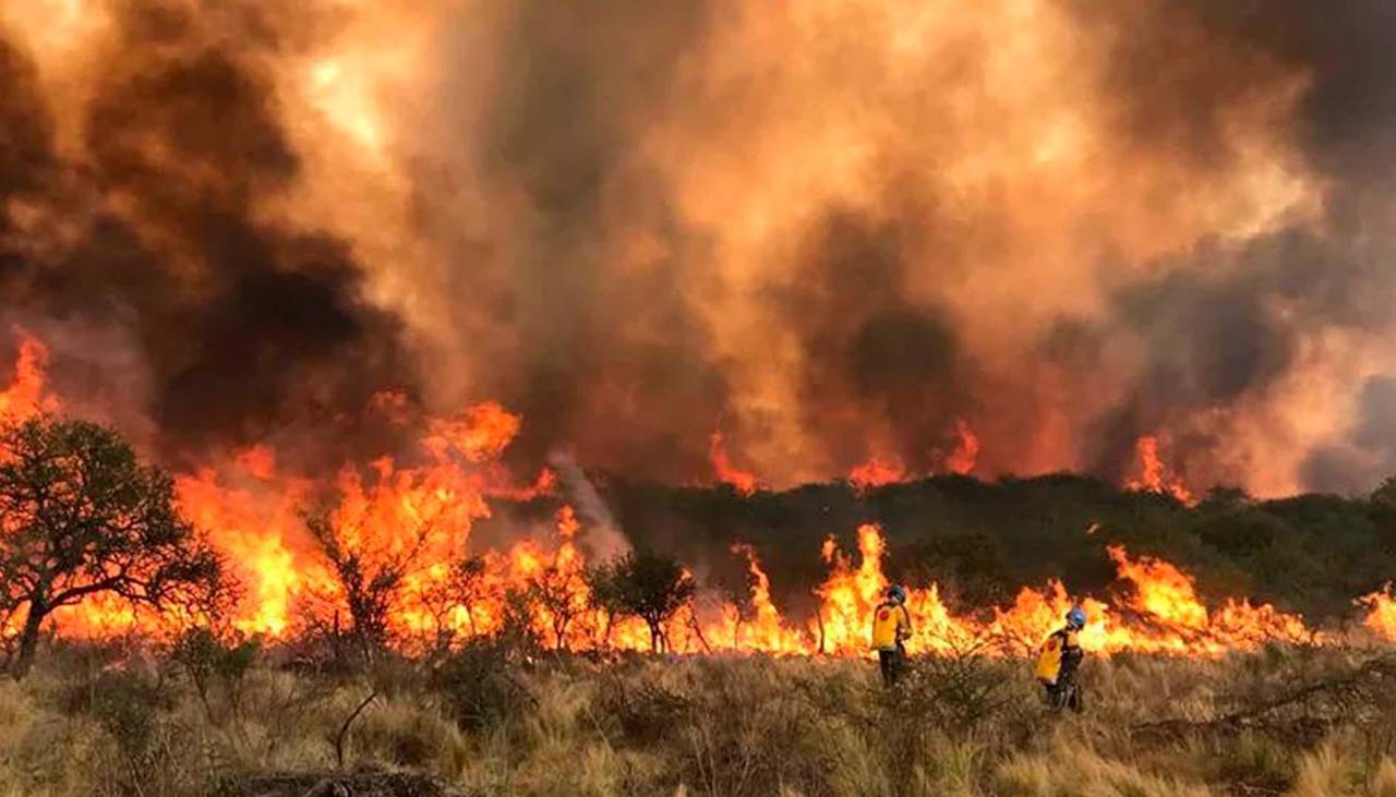 Cuatro heridos y 12 casas afectadas por incendios en provincia argentina de Córdoba