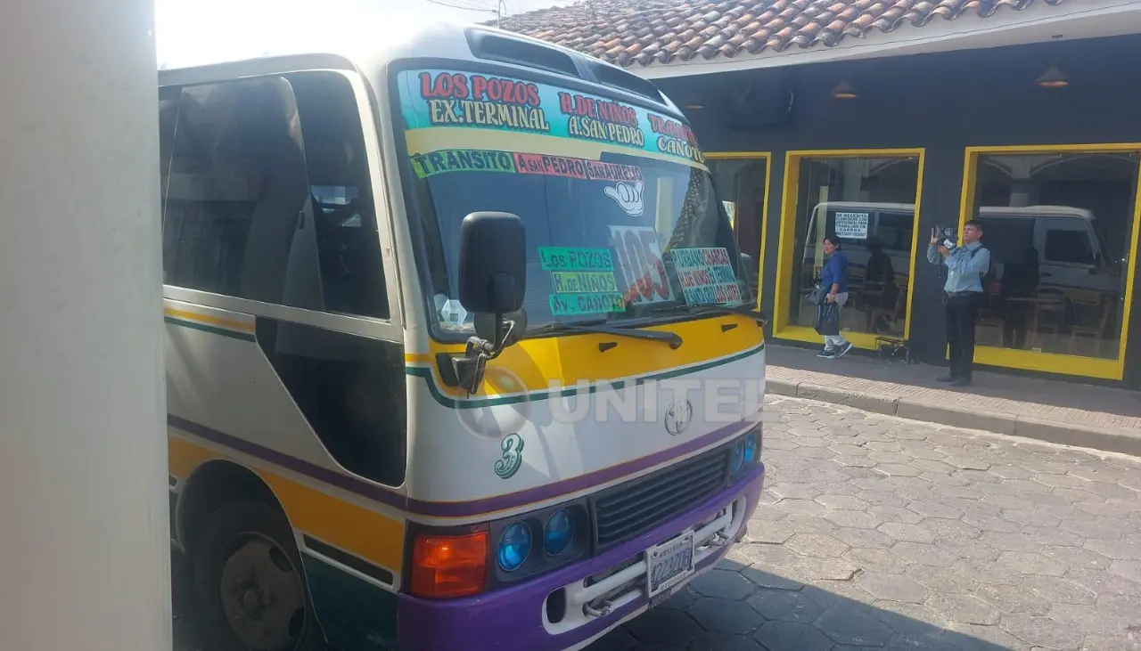 Mujer que murió desmembrada en el centro cruceño se había agachado a recoger un objeto de la vía
