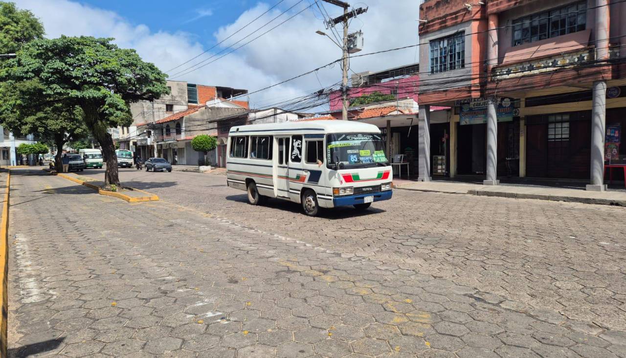 Micreros cruceños buscan subir el pasaje y piden reunión con el alcalde Saavedra