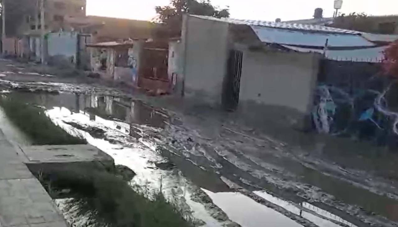 Calles con lodo y sedimento luego de intensas lluvias en Colcapirhua; vecinos temen nuevas inundaciones